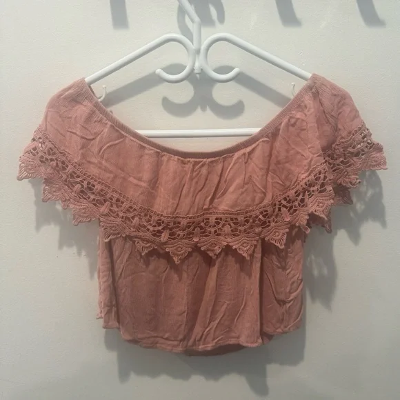2/$20
Streetwear Society Pink Women's Lace Trim Off-Shoulder Top Mean Girls - Picture 7 of 7